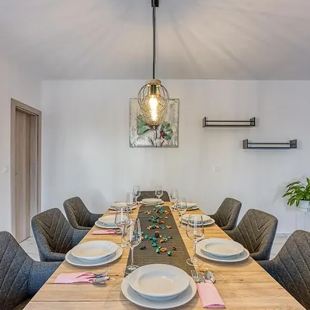 Perla ヴィラ Modrušani