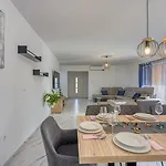 Perla Villa *