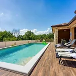 Perla Villa